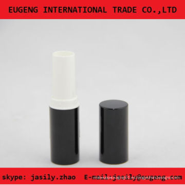 Brillante tubo de bálsamo labial redondo clásico negro